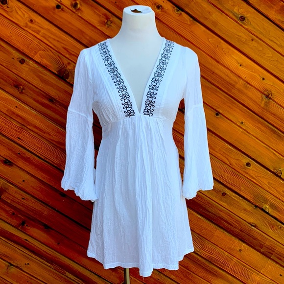 BECCA Tops - BECCA White Tunic Shirt Size Small